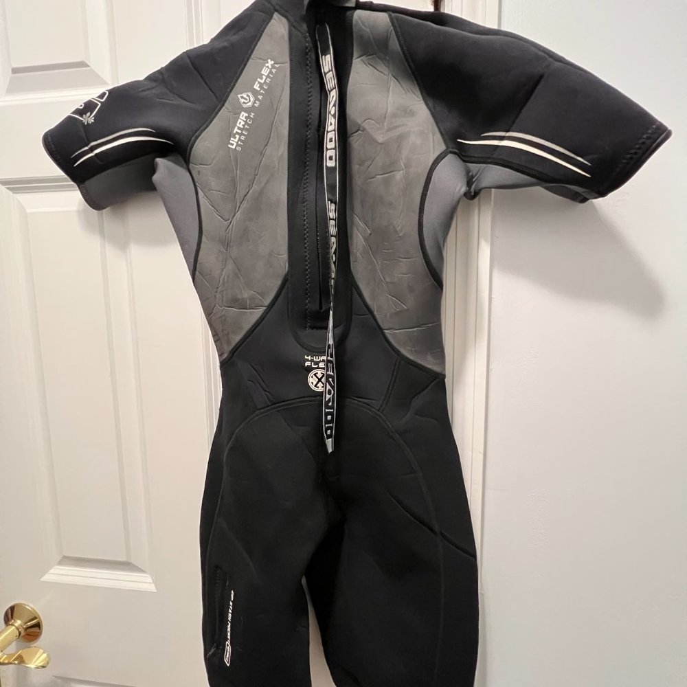 Sea doo wetsuit size 9/10 short sleeve